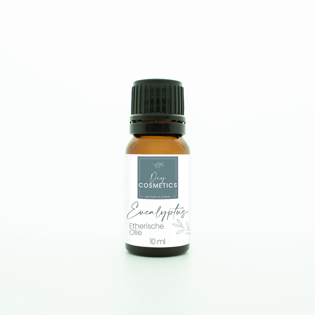 Amber kleurige glazen fles van 10 ml met zwarte dop,gevuld met biologische etherische eucalyptusolie.