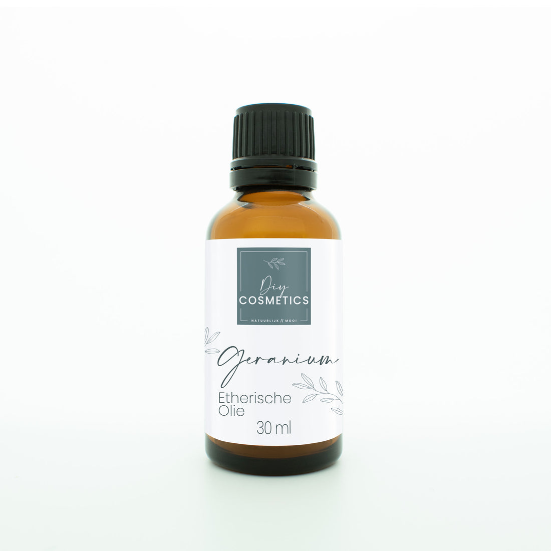 Amber kleurige glazen fles van 30 ml met zwarte dop,gevuld met biologische etherische Geranium olie.