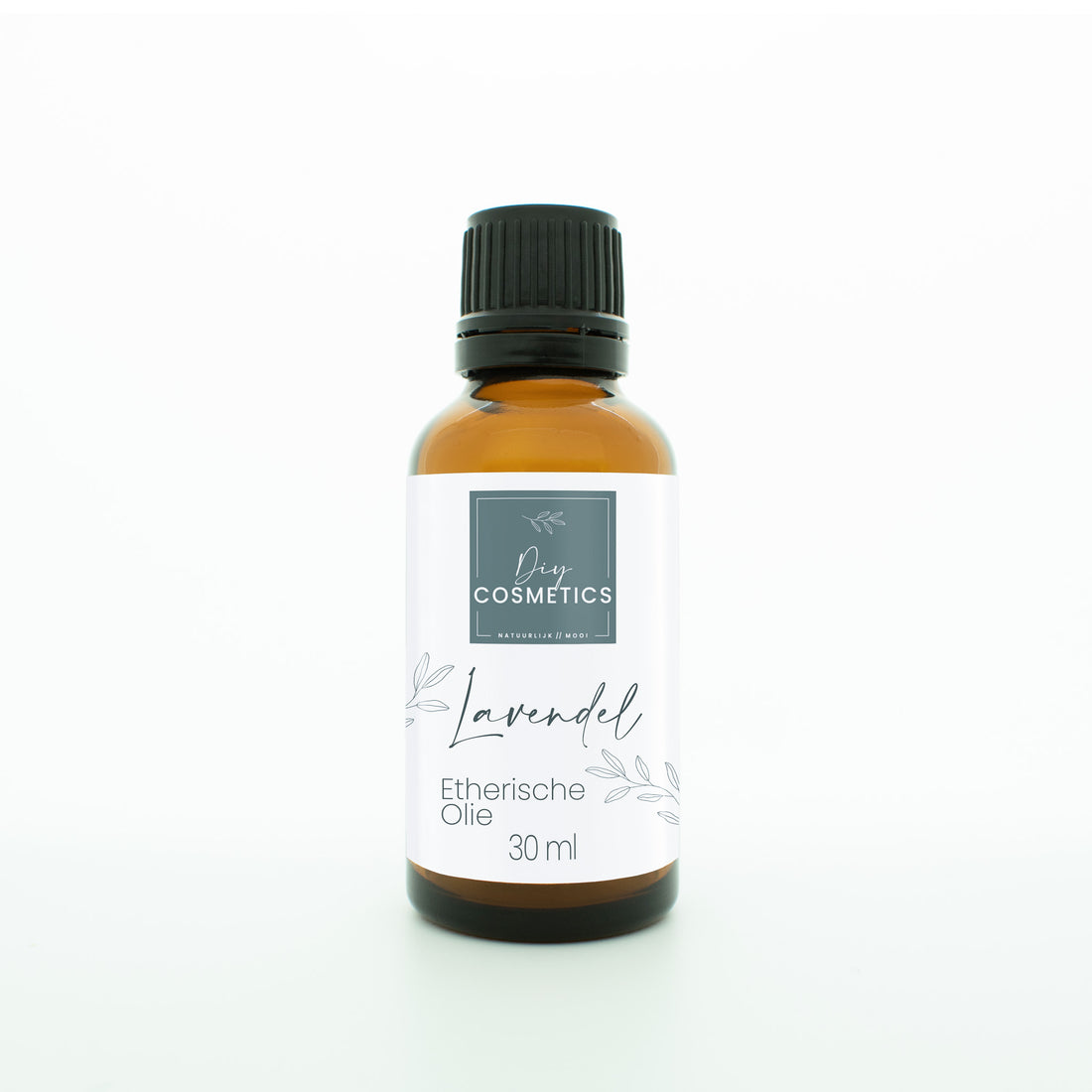 Amber kleurige glazen fles van 30 ml gevuld met biologische etherische lavendel olie