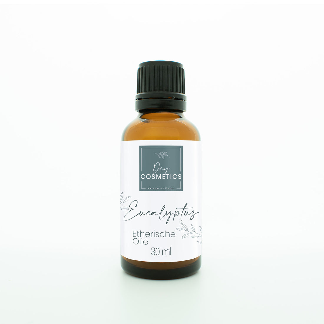 Amber kleurige glazen fles van 30 ml met zwarte dop,gevuld met biologische etherische eucalyptusolie.